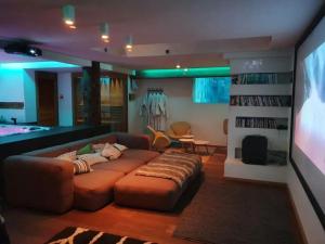 Chalets Chalet FLOCON Serre Chevalier cinema sauna jaccuzi, piscine ete : photos des chambres