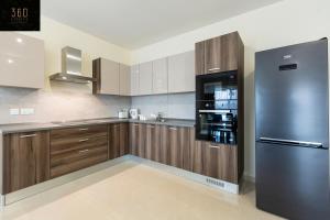 Beautiful 3BR home with private balcony with WIFI & AC by 360 Estates