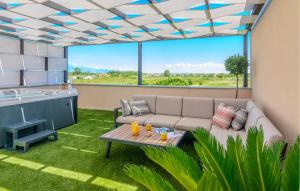 2 Bedroom Awesome Apartment In Nin 