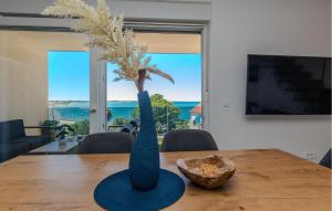 2 Bedroom Awesome Apartment In Nin 