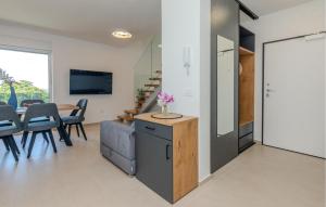 2 Bedroom Awesome Apartment In Nin 