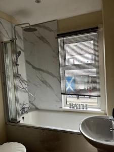 House in Drymen Village with free local health club access