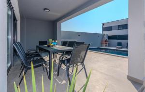 3 Bedroom Awesome Home In Vrsi 