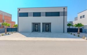 3 Bedroom Awesome Home In Vrsi