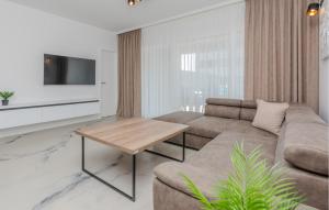 3 Bedroom Awesome Home In Vrsi 