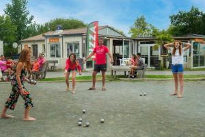 Campings Camping 3 etoiles - Piscine - efcagd : photos des chambres