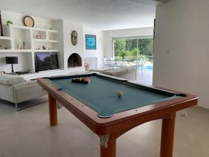 Grande villa californienne calme près de la mer