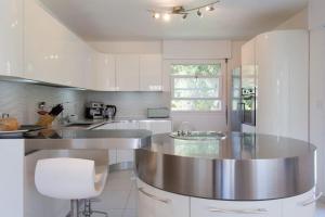 Grande villa californienne calme près de la mer