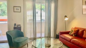 1 bedroom apartment Near Monaco Train Station