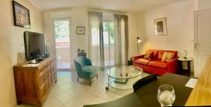 1 bedroom apartment Near Monaco Train Station