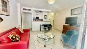 1 bedroom apartment Near Monaco Train Station