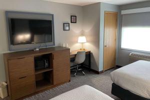 Queen Room with Two Queen Beds - Mobility Access/Non-Smoking room in AmericInn by Wyndham Ankeny/Des Moines