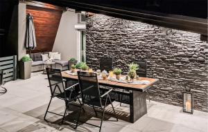 Nice Home In Karlovac With Wifi