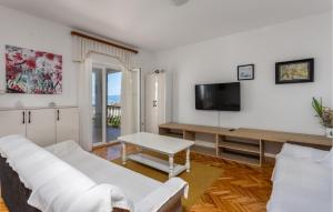 Gorgeous Apartment In Senj With Kitchen 