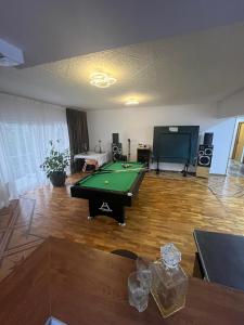 5 Bedrooms Luxury Apartment Villa