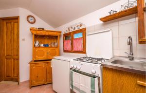 1 Bedroom Pet Friendly Home In Poljica 