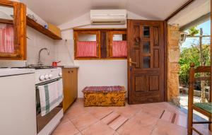 1 Bedroom Pet Friendly Home In Poljica 