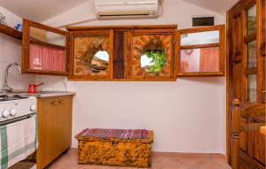 1 Bedroom Pet Friendly Home In Poljica 