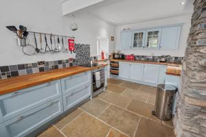 NEW! Farmhouse on Loch Tralaig - Firepit & Games
