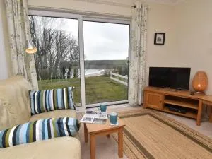 2 Bed in Freshwater East FB094 - Lamphey