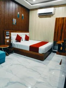 Shree Krishnam Residency near Prem Mandir - Vrindāvan