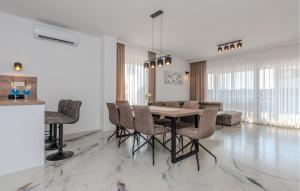 Stunning Home In Vrsi With Wifi