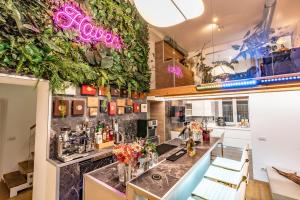 Luxe & Central Haven - Jacuzzi, Sauna, Steam, Private Parking