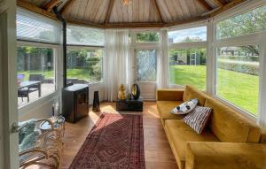 Nice Home In Oudeschoot With Wifi