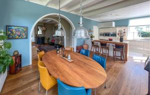 Nice Home In Oudeschoot With Wifi