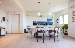 2 Bedroom Cozy Apartment In Bagheria