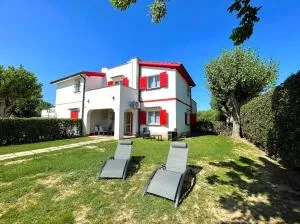 Seafront duplex villas sea view and spacious gardens - Loreto