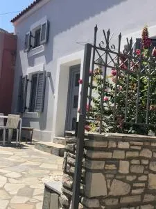 Bright and airy Village Studio Maisonette - Mytilinioí