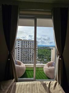 Warm and Cozy, Resort like Condo in LapuLapu 14th flr Near Airport