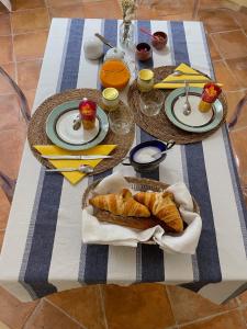 B&B / Chambres d'hotes LE CLOS DE LA CATHEDRALE : photos des chambres