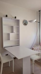 Urban Nest Modern Apt with Parking