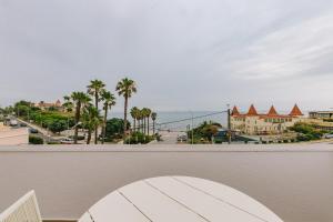 RENT4REST Estoril Seafront Apartments