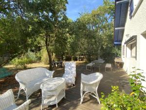 Villa rénovée avec terrasses, proche forêt - 8 pers, calme, wifi et ménage inclus - FR-1-736-7