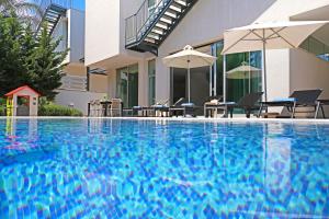 Villa Sunrise Glory - 150m from Trinity Beach