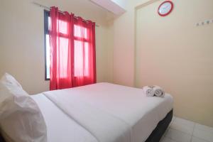Nice and Comfy 1BR Apartment at MT Haryono Residence By Travelio