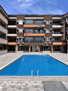 Kristi Lux NEW 1-bedroom apartment with Pool, Balcony and FREE Parking