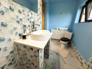 Golden Escape - Charming Studio in Prime Location