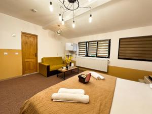 Golden Escape - Charming Studio in Prime Location