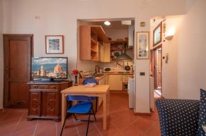 Vanni Apartment by Mamo Florence