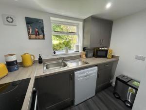 Flat 2a - Modern Flat Close to City Centre Ideal for Couples