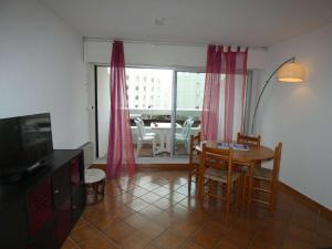 Studio Cabine - Loggia Sud - Proche Plage et Commerces - 4 Pers - Parking Privé - FR-1-328-104