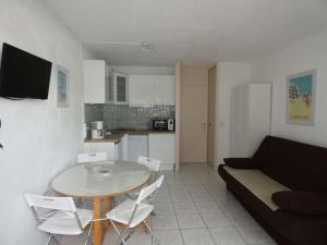 Studio Cabine avec Piscine, Loggia et Parking à 150m de la Plage, La Grande-Motte - FR-1-328-123