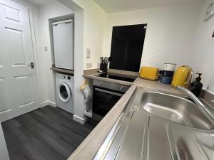 Flat 2a - Modern Flat Close to City Centre Ideal for Couples