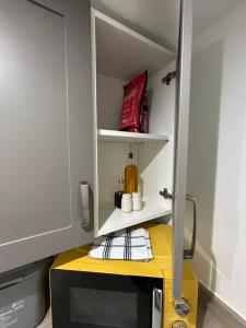 Flat 2a - Modern Flat Close to City Centre Ideal for Couples