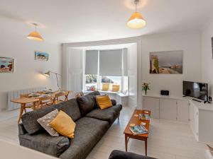 2 Bed in Tenby FB175