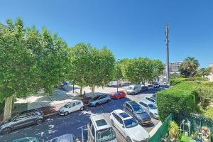 Henri Camille Real Estate- Palm Beach -Premium one bedroom with big terrace